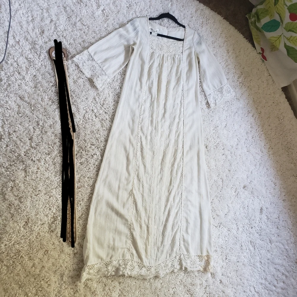 1960s 1970s Vintage White Lace Maxi Dress - Picture 3 of 14